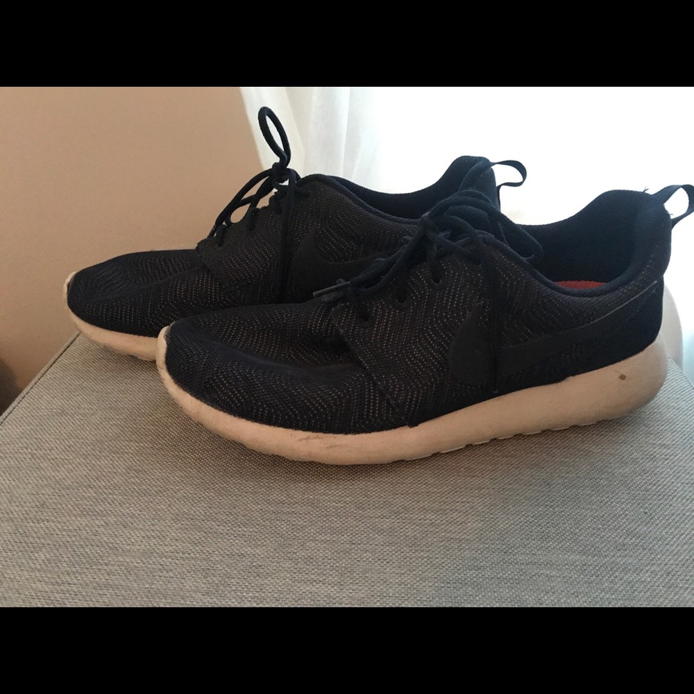 Women’s Nike sneakers
